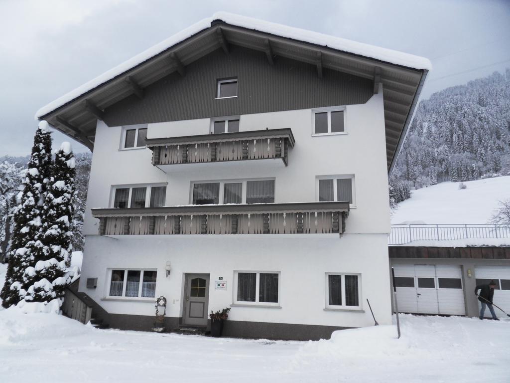 Haus Konzett Apartment Dalaas Exterior photo